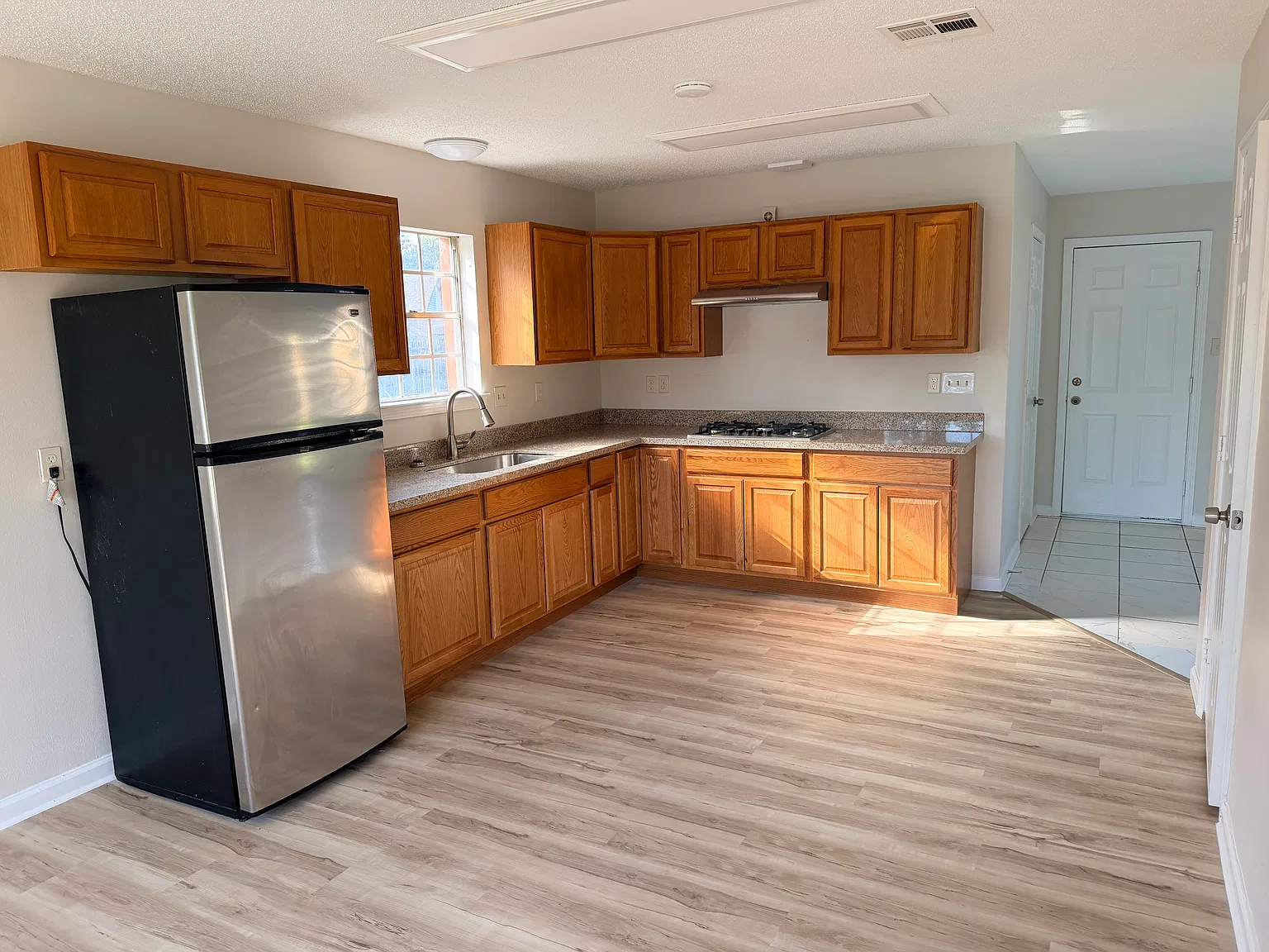 3 bed, 1685 sqft, $1,950 — Photo 3