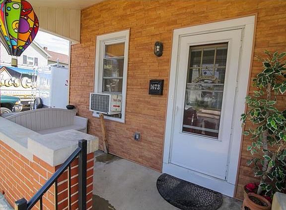 4th image of 1673 Newport Ave