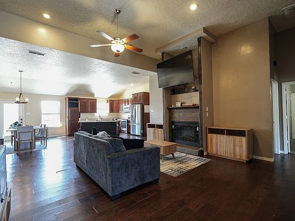 4th image of 413 Olive Dr