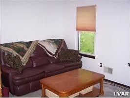4th image of 208 Applewood Dr