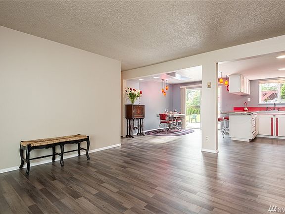 4th image of 20511 70th St E