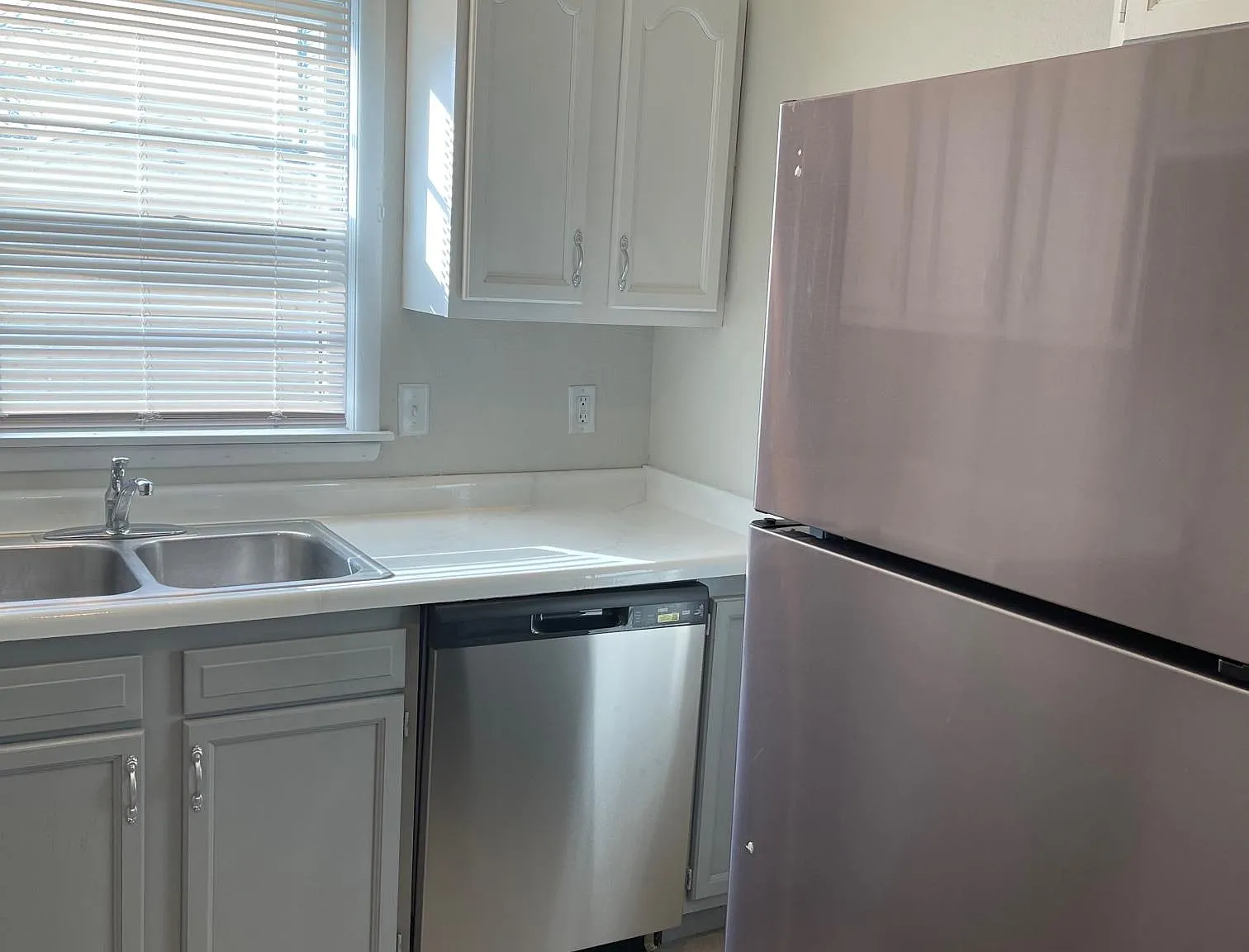 5 bed, $3,413 — Photo 3
