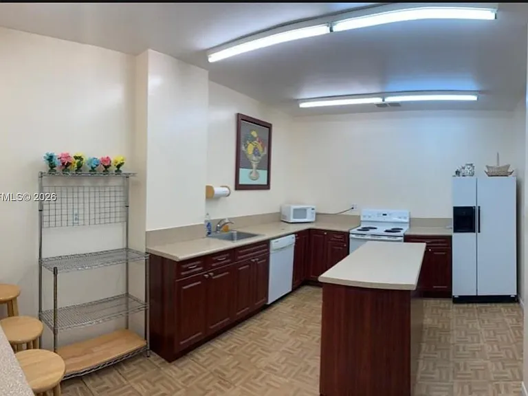 11930 N Bayshore Dr #1006 — Photo 23