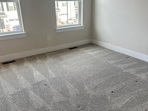 2nd image of 702 Peony Ln