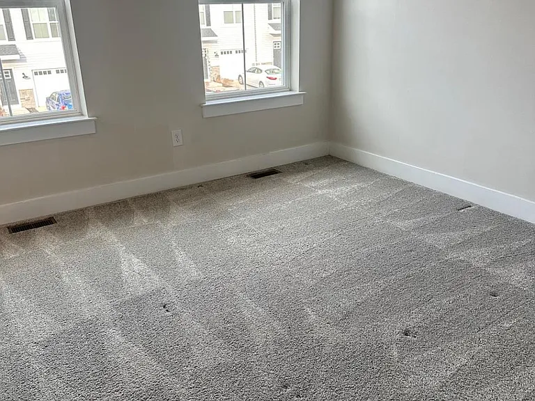 702 Peony Ln — Photo 2