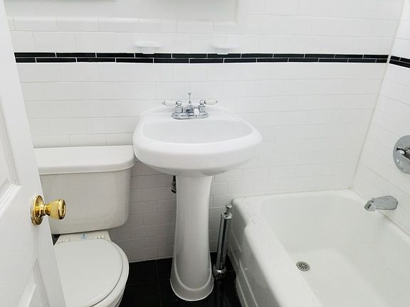 5th image of 232 E 78th St #3C