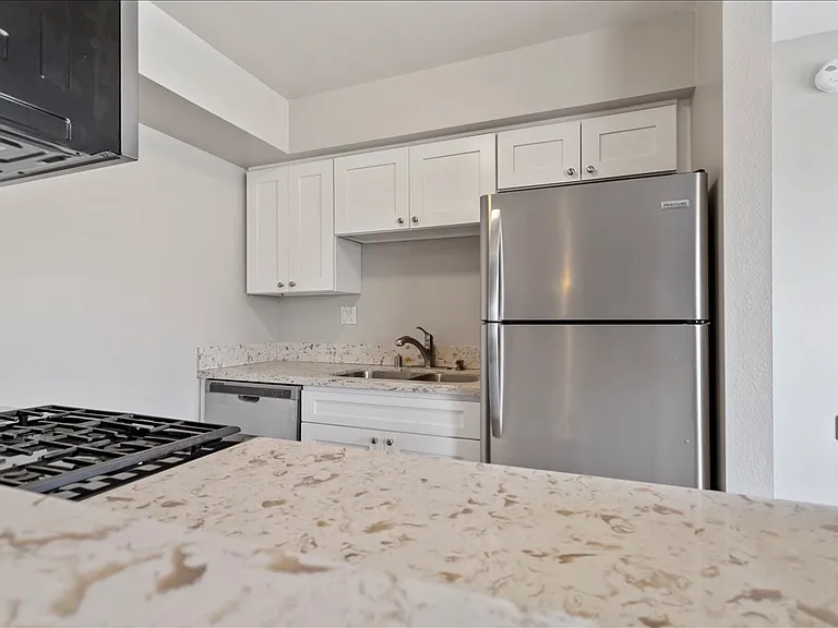 1537 S Shenandoah St #202 — Photo 7