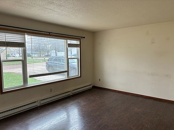 5th image of 402 NE 2nd Ave