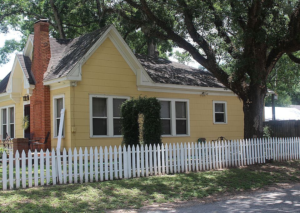 2nd image of 715 Main St