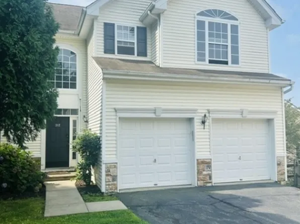 312 Winding Hill Dr, Hackettstown, NJ 07840