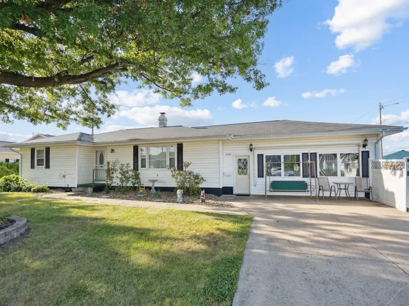 108 8th St SE, Oelwein, IA 50662