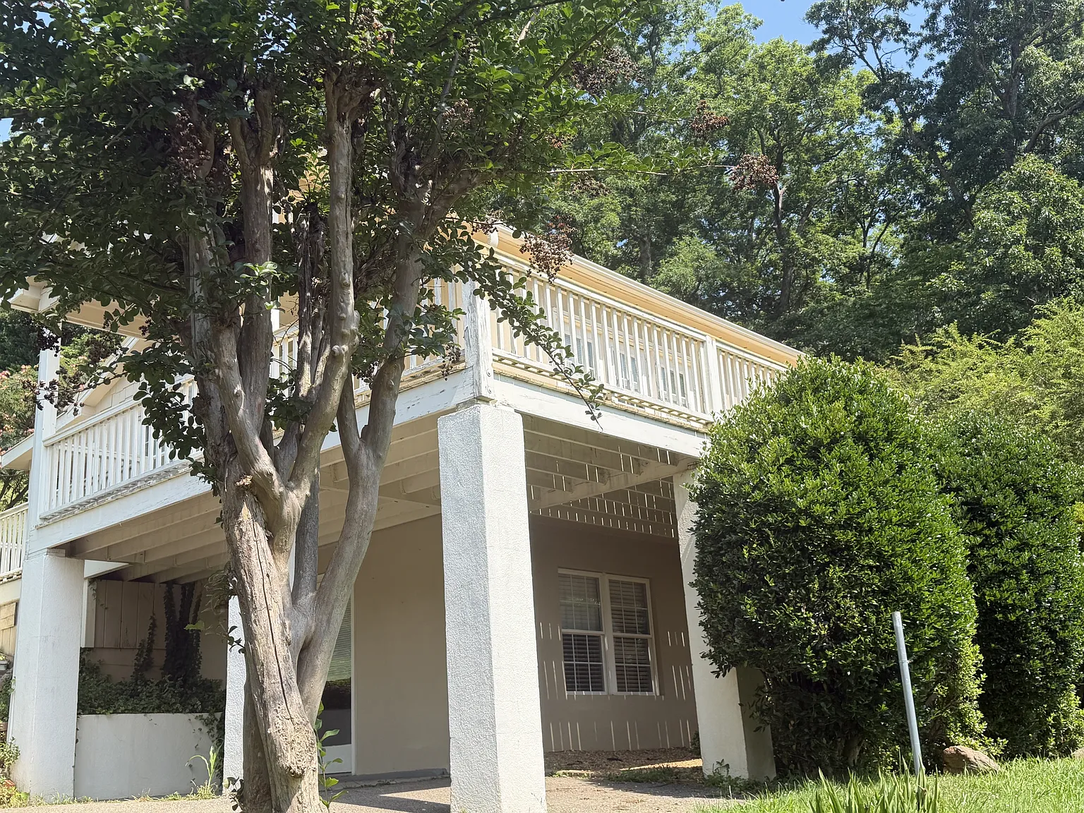 1860 Crescent Drive - 1 — Photo 3
