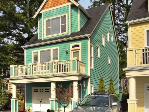 324 Wyatt Way NE, Bainbridge Island, WA 98110