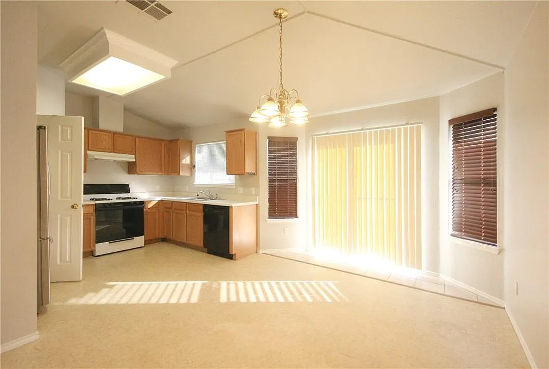 3 bed, 2.0 bath, 1513 sqft, $1,895 — Photo 4