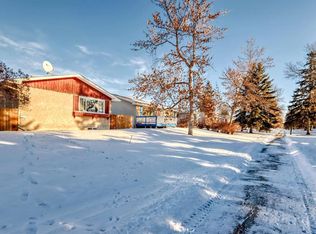 3221 S 32a Ave SE, Calgary, AB T2B0J6