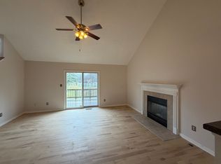 4029 Orchard Lake Dr, Louisville, KY 40218