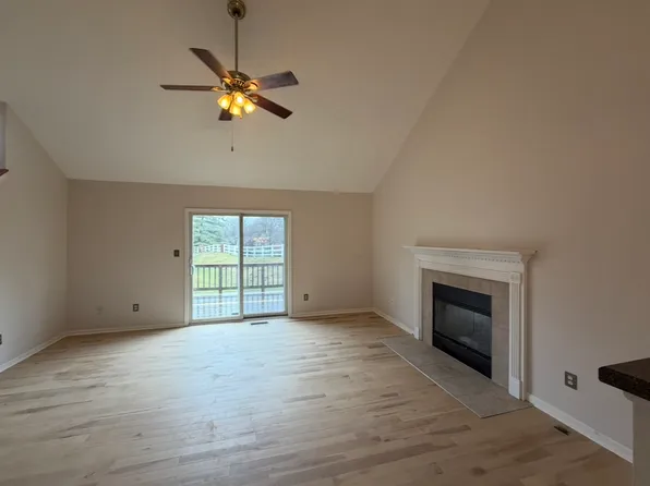 4029 Orchard Lake Dr, Louisville, KY 40218