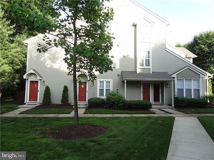 1st image of 1204B Yarmouth Ln