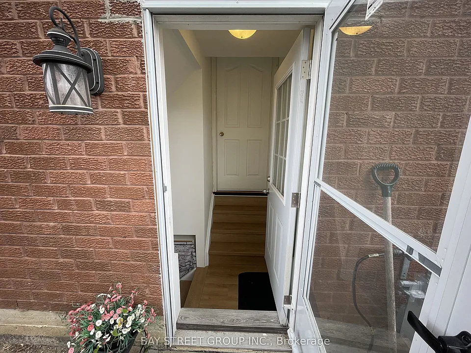 1 Tralee St