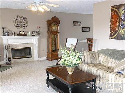 3rd image of 108 Blackhawk Ct