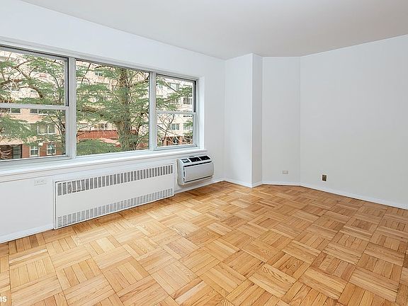 4th image of 20 Sutton Pl S APT 2B