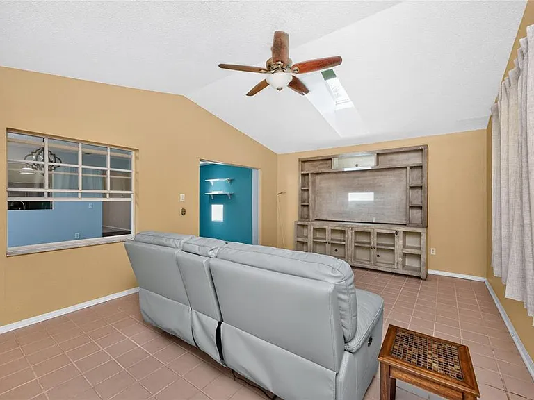 18407 Avon Ave — Photo 30
