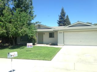 1954 E Alpine Ave, Tulare, CA 93274