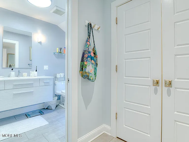 94 Embury Ave — Photo 21