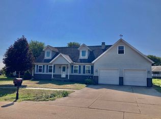 730 Dragonfly Ln, Geneseo, IL 61254