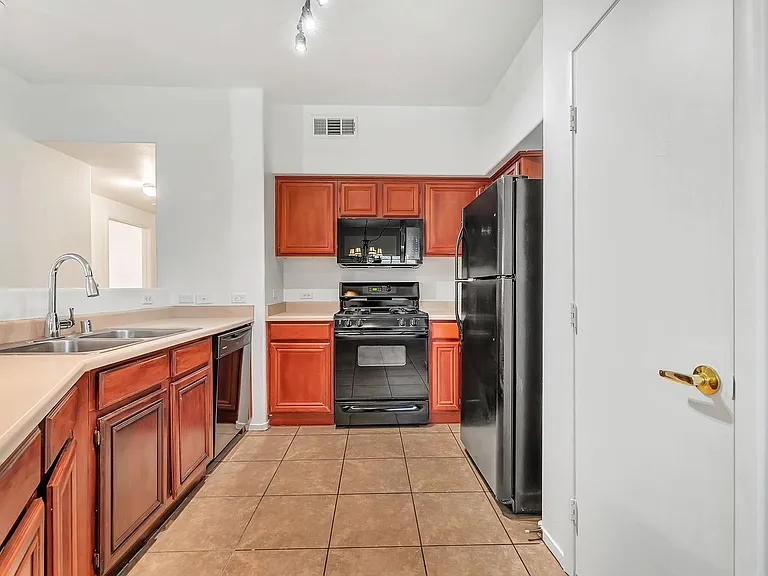 10245 S Maryland Pkwy #176 — Photo 12