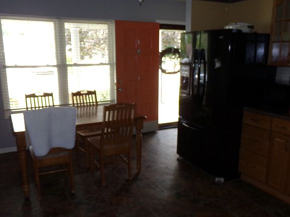 4th image of 216 Saint Anns Ln
