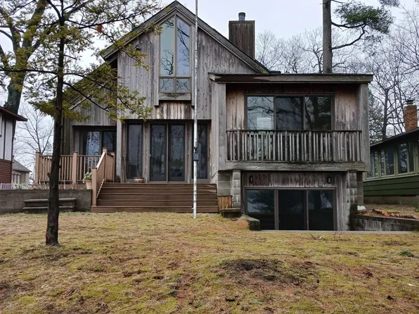 1957 Watkins Lake Rd, Waterford, MI 48328