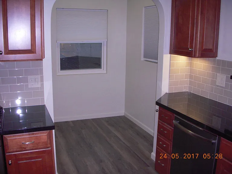 1735 E 2nd St #A — Photo 12