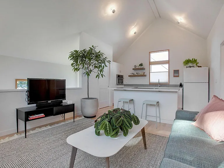 2038 NE Morgan St #B — Photo 1