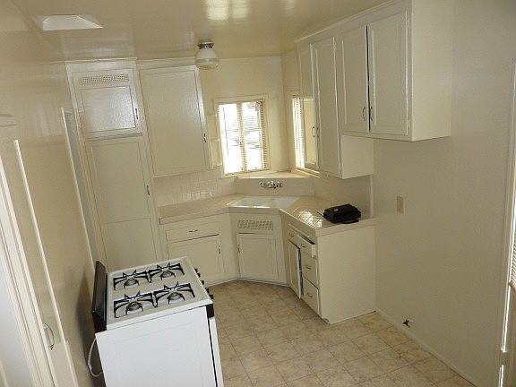 2nd image of 4618 N Lakewood Blvd