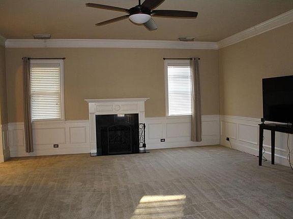 3rd image of 469 Harris Dr
