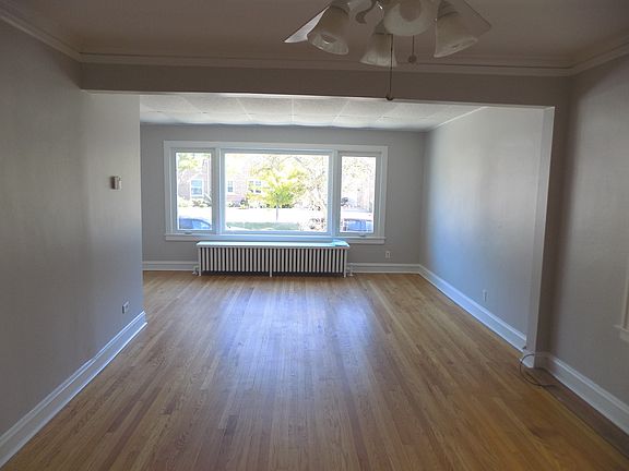 4th image of 4052 N Oriole Ave