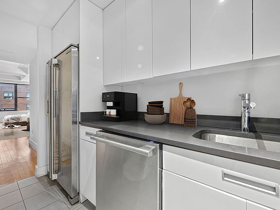 4th image of 99 John St APT 801