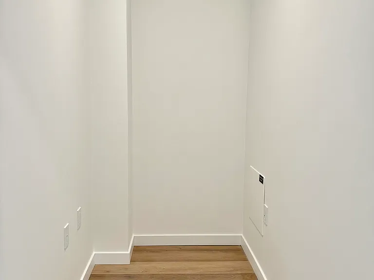 2488 Granville St — Photo 34