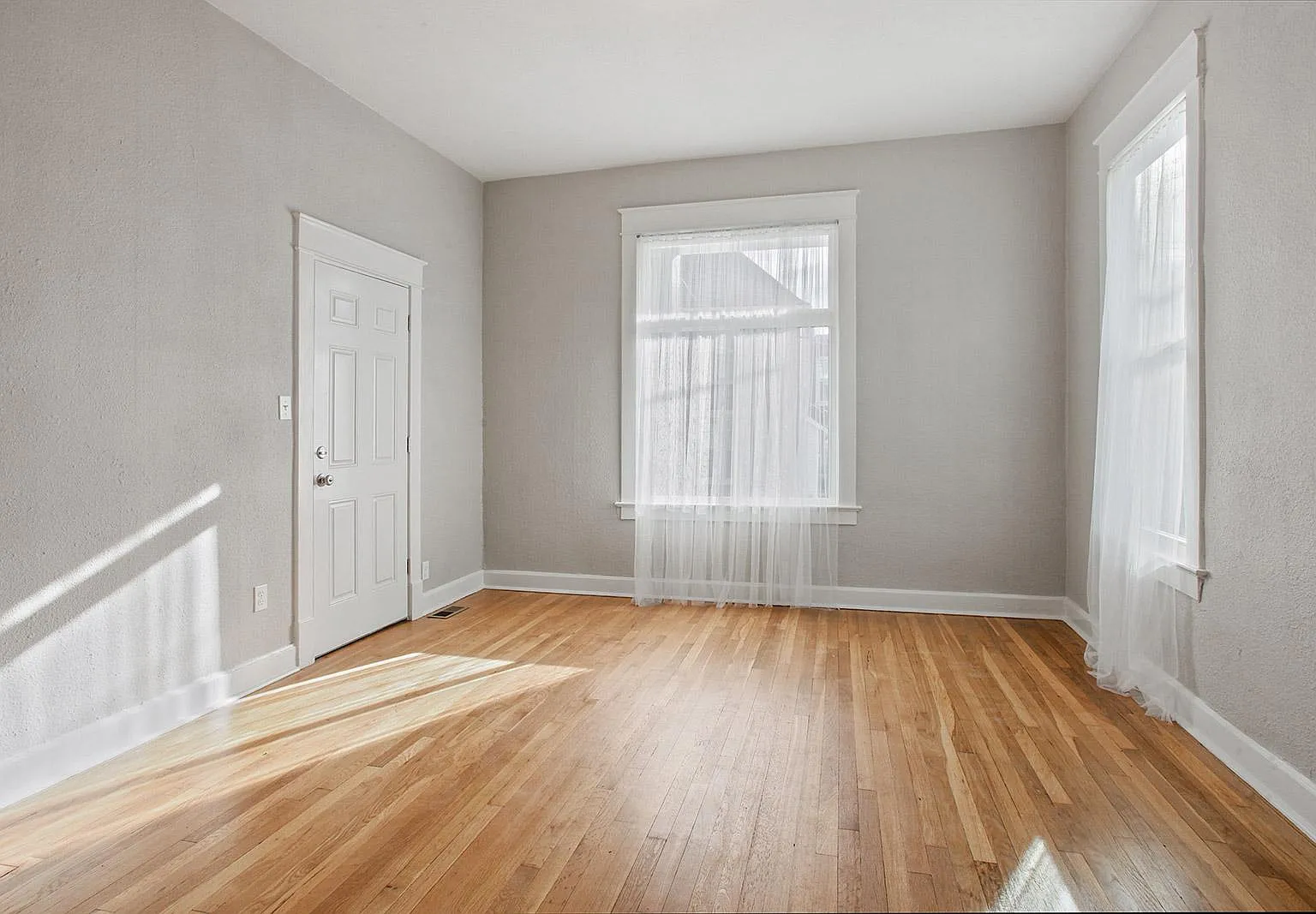 1 bed, 1100 sqft, $1,145 — Photo 2