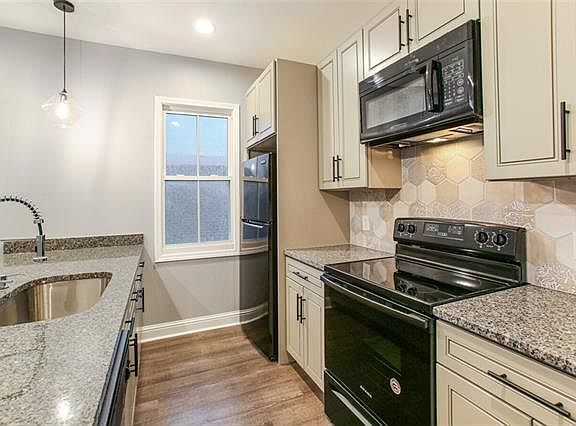 5th image of 1227 Clouet St