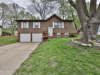 507 NE Castle Dr, Lees Summit, MO, 64086