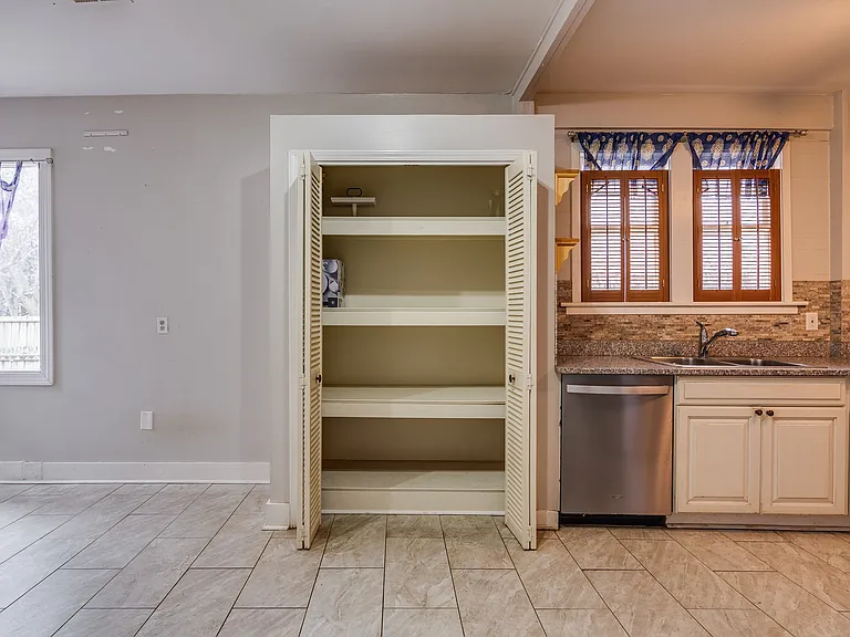 2293 Jackson Ave — Photo 31