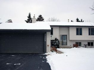 11708 Red Fox Dr, Osseo, MN 55369