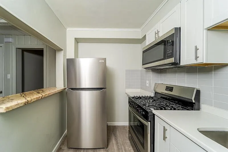 4 bed, 2.0 bath, 1500 sqft, $2,200 — Photo 2