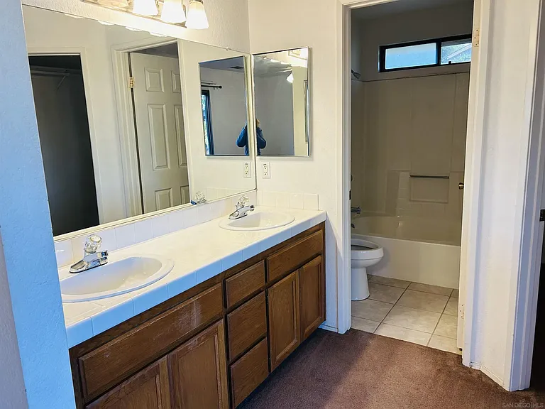 12156 Lakeside Ave — Photo 7