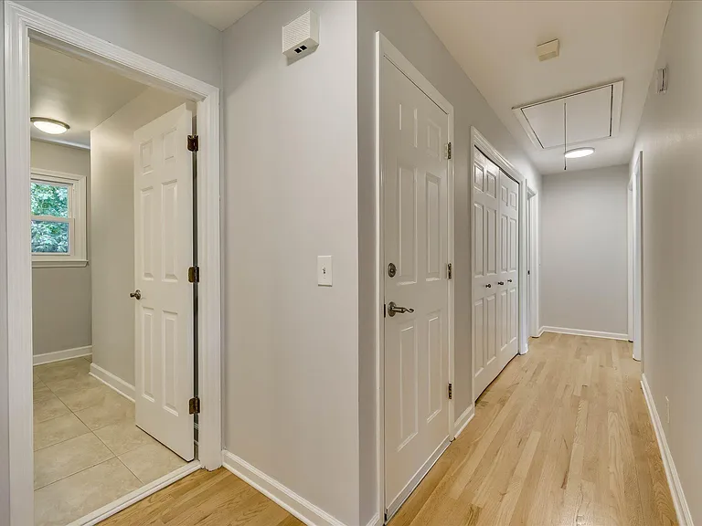 2111 Huron Dr — Photo 23