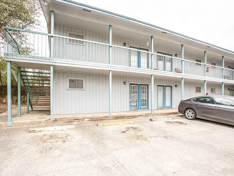 LBJ Apartments — Photo 10