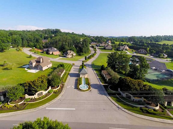 3rd image of 288 Mountain Dr