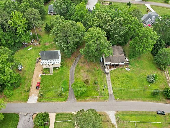 2nd image of 3029 N Riverside Dr